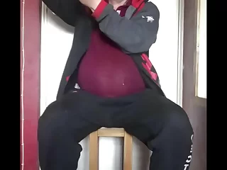 アマチュアバイセクシュアルの男が自家製のビデオで彼のユニークなフェティッシュを共有する