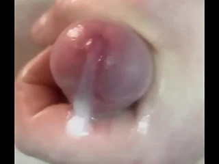 Close-up intenso de um jovem Amador A Masturbar-se com uma pila grande